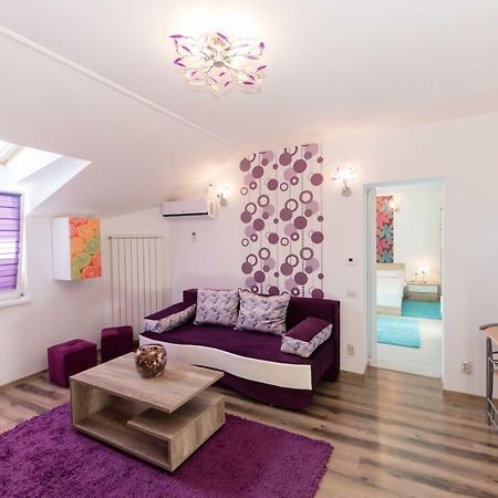 Queen Holiday Apartment Bucureşti Ngoại thất bức ảnh